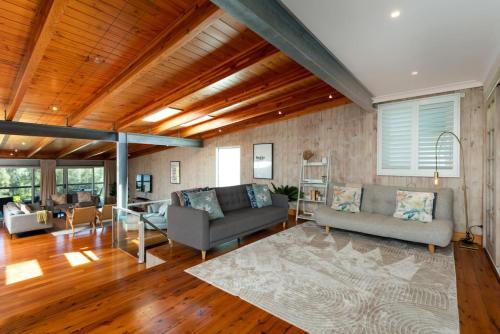 Vince's Landing - Stunning Big Private Waterfront Cottage in โอลด์เอโรวัลเบย์