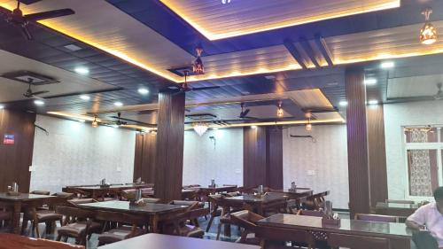 Restorāns, Hotel Sanjay palace in Brahmbad