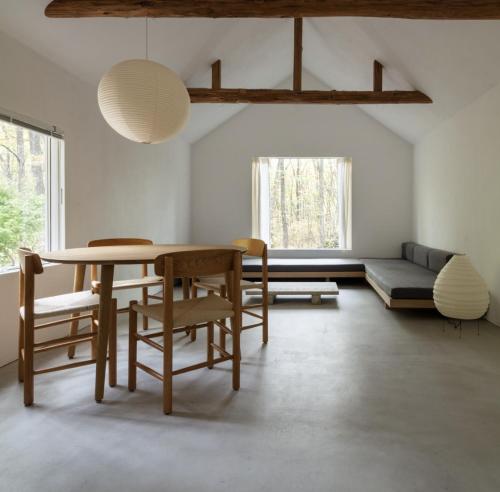 WHITE HUT l ホワイトハット