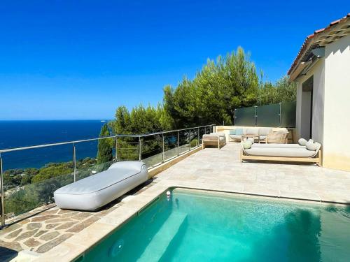 Sea View Villa In Carqueiranne