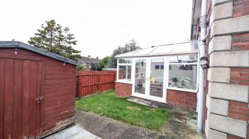 Sydenham Serenity: Bright Home with Conservatory in Sydenham