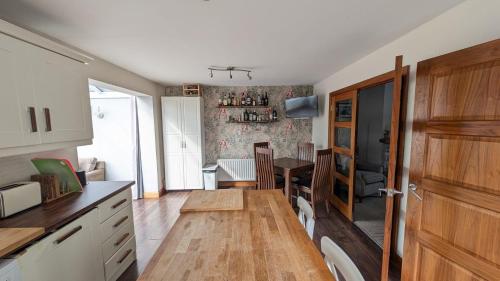 Sydenham Serenity: Bright Home with Conservatory in Sydenham