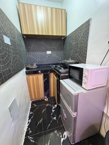 Kitchen, The Apartment at Akoka Yaba, Lagos - House 16 Shobande Street in Somolu