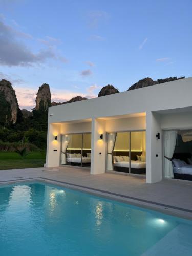 วันทน่า พูลวิลล่า เนินมะปราง in Ban Mung