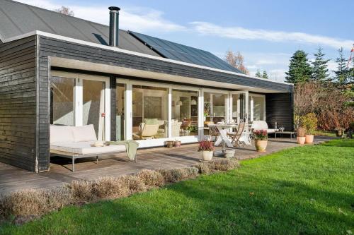 Flot Nyrenoveret Hus Tæt På Ebeltoft – khách sạn tại Ebeltoft