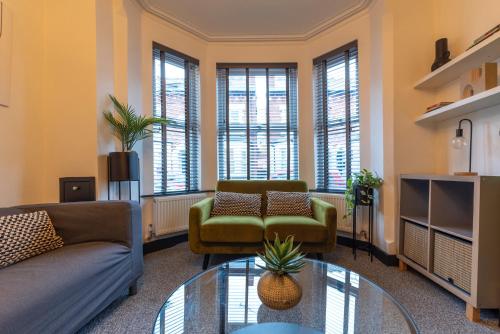 4 bedroom 2 bath beautiful Victorian house – khách sạn tại Trent Bridge