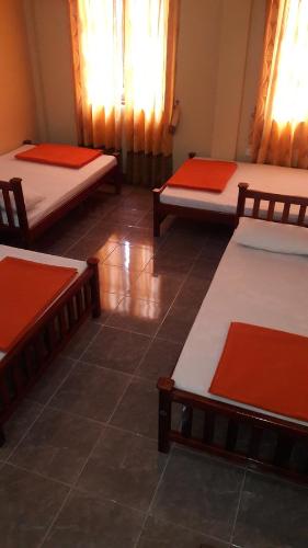 Quadruple Room with Bathroom image 5