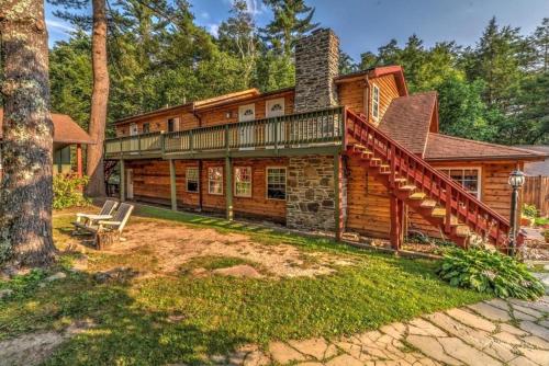 外部景觀, Idyllic Log Cabin Rental with a Porch in the Poconos of Pennsylvania in 卡纳登西斯