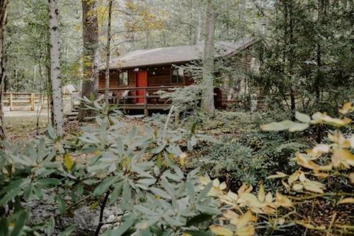 A szálláshely kívülről, Idyllic Log Cabin Rental with a Porch in the Poconos of Pennsylvania in Canadensis
