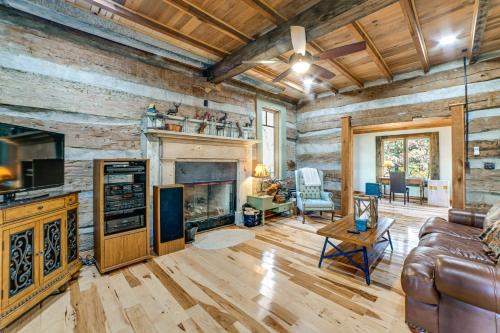 Historic Cabin with Stunning Kentucky Lake View in Waverly, USA