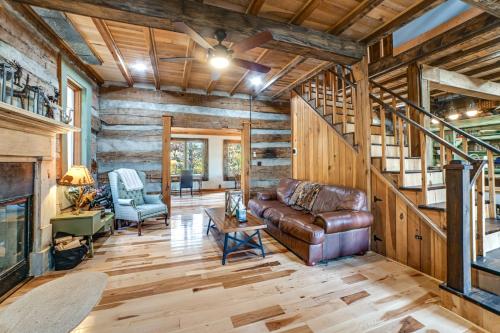 Historic Cabin with Stunning Kentucky Lake View in Waverly, USA