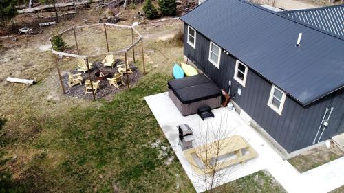 Secluded Rustic Cabin with Hot Tub Near Pere Marquette River in Big Rapids, Michigan in Luther (MI)