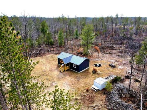 Secluded Rustic Cabin with Hot Tub Near Pere Marquette River in Big Rapids, Michigan in Luther (MI)
