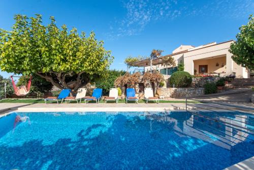 Villa Chloe with private pool gîte à louer Kelaḯdhis