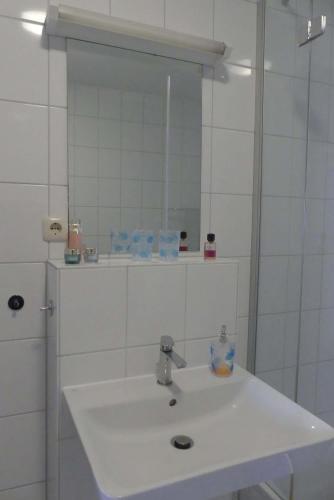 Bathroom, Orth - E37 in Orth