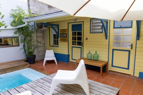 La Maison Jaune - Swimming pool & beach access 50 m away in Saint-Pierre