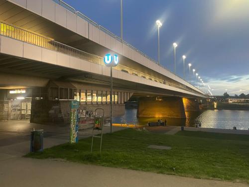 Wellness Oasis at Danube riverbank in Vienna near VIC - image 2