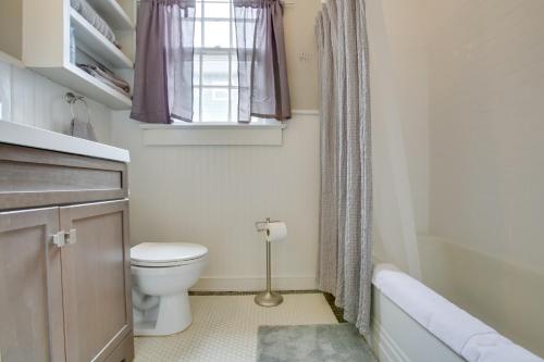 Charming Cottage with Mississippi River Views! - image 8