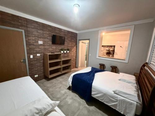 1 double bed, 2 twin beds