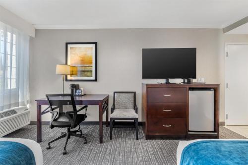 Best Western Plus Carriage Inn - main image