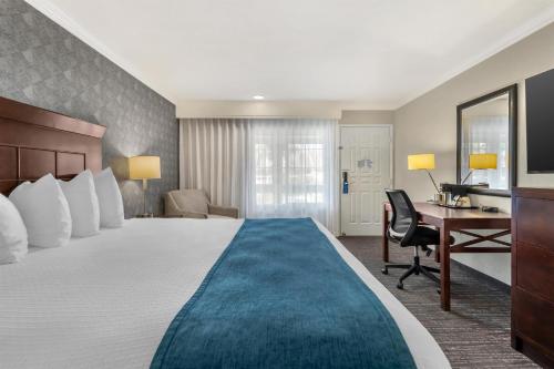 Best Western Plus Carriage Inn Room Type - King Room with Bath Tub - Disability Access/Non-Smoking Best Western Plus Carriage Inn Room Type - King Room with Bath Tub - Disability Access/Non-Smoking