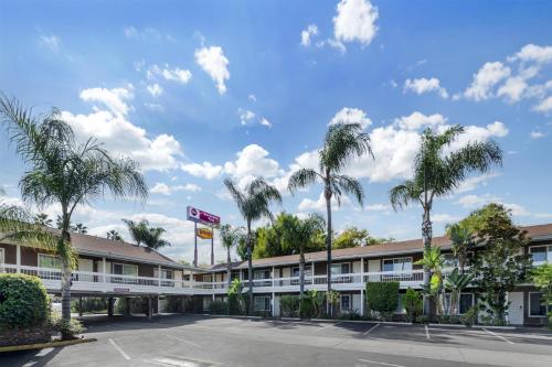 Best Western Plus Carriage Inn - image 9