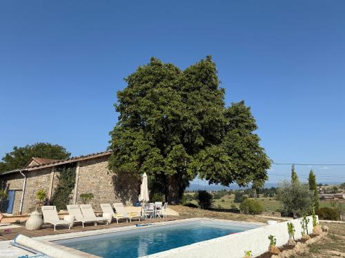 Viesnīcas āriene, La Vigne, fully modernised farmhouse dated 1882 incl Swimming pool in Saint-Dier-d'Auvergne