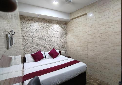Hotel Shimla Inn in Charbagh