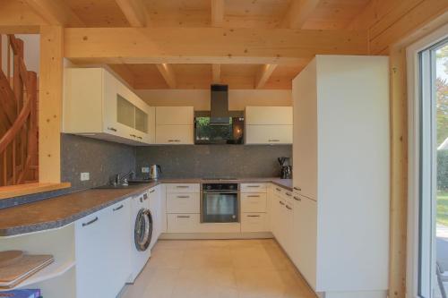 virtuve, Ferienhaus "Zum Hafen 21" in Zislow - Stilvoll entspannen zwischen Wald und See in Zislow