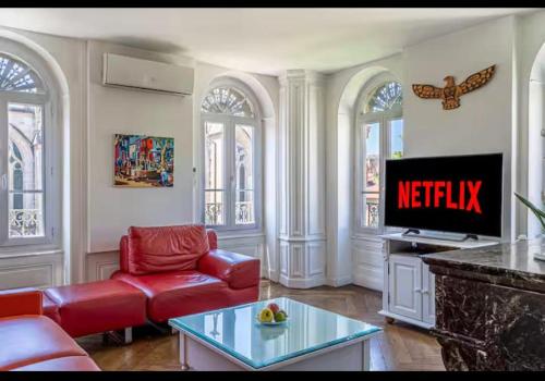 Guestroom, " Saint Georges Suite " en hypercentre avec vue panoramique sur Fourviere in Lyon