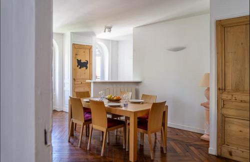 Shared lounge/TV area, " Saint Georges Suite " en hypercentre avec vue panoramique sur Fourviere in Lyon