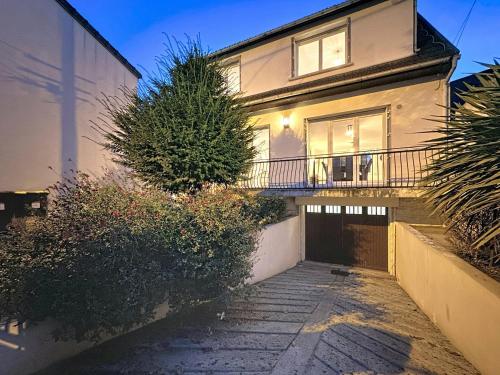 6 bedroom, 5 bathroom villa near Paris gîte à louer Stains