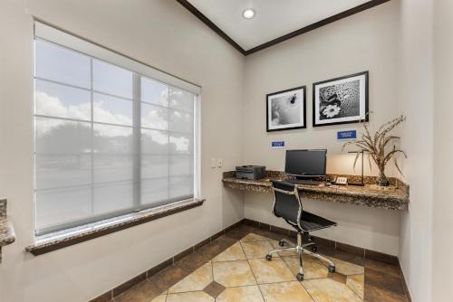 SureStay Plus Hotel by Best Western Near SeaWorld San Antonio - image 12