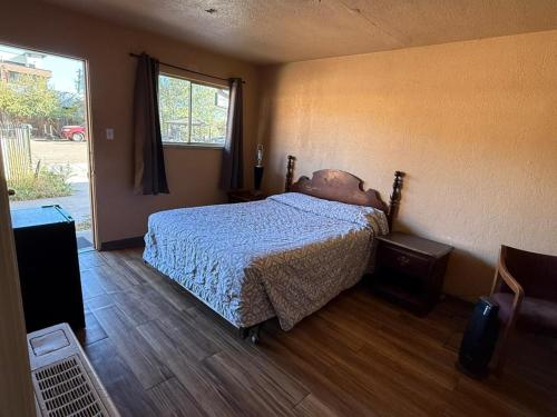 room detail thumbnail 2