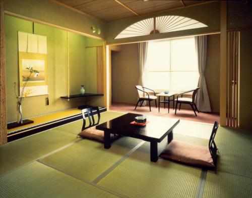 Kohan Located in Niigata Central, Kohan is a perfect starting point from which to explore Niigata. Offering a variety of facilities and services, the property provides all you need for a good nights sleep.