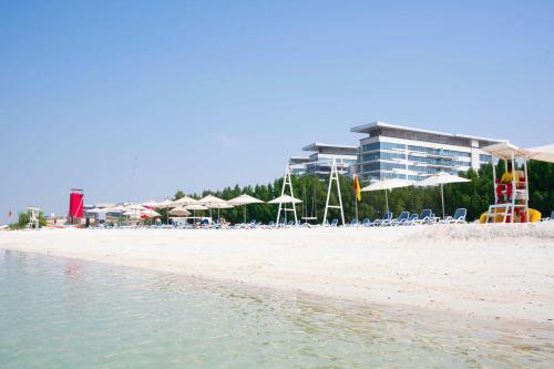 Yas Island Mayan 2 Junior 1 Bed with Private Beach Access by Central Stay – khách sạn tại Đảo Yas