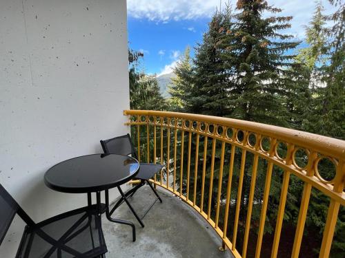 1BR Ski In Ski Out Cozy Condo w Pool and Hot Tub by Harmony Whistler in Whistler, Canada