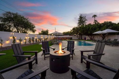5 BR with Heated Pool, Fire Pit, BIG Backyard in Paradise Valley – khách sạn tại Bắc Phoenix