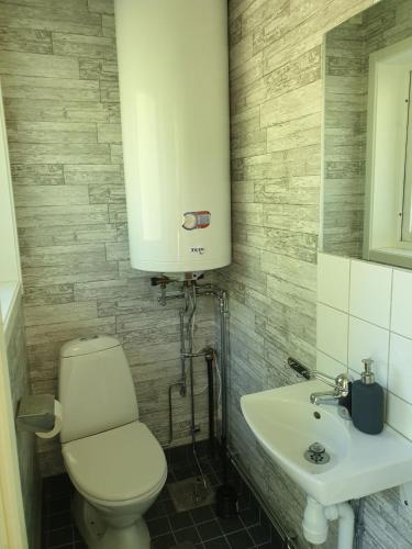 Nävekvarn, torp med bastu och badtunna nära vandringsled (Navekvarn, torp med bastu och badtunna nara vandringsled) in Navekvarn