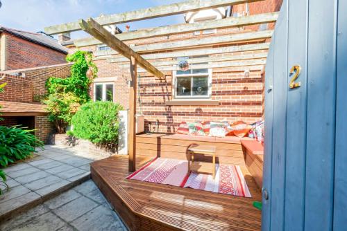 Air Maison - The Coach House - 4 BR with Cinema Room - image 2