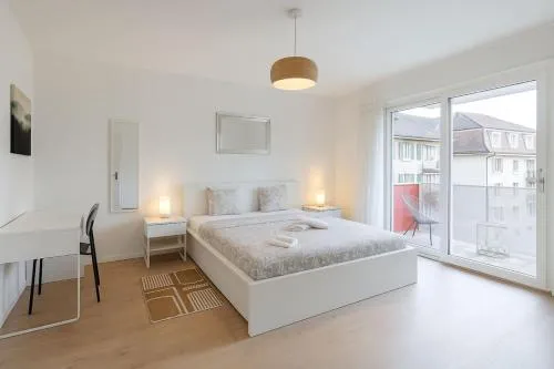 The Classy Minimalist Lakefront in Lausanne, Schweiz