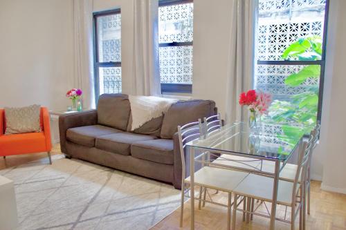 Times Square - One Block Away 2 Bedroom Apartment 여행 추천 - 로드트립