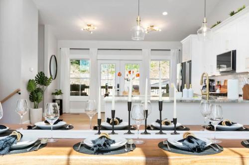 LUXE, Breathtaking Mountain Views, Hot Tub, Fire Pit, Fire Pit Table, Pool Table, 2 Living rooms, Universal EV Station, Hendersonville (fotografie 9)