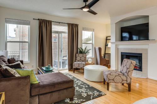 1 Mi to Dtwn Cincinnati: Spacious Townhome w/ Deck – khách sạn tại West End