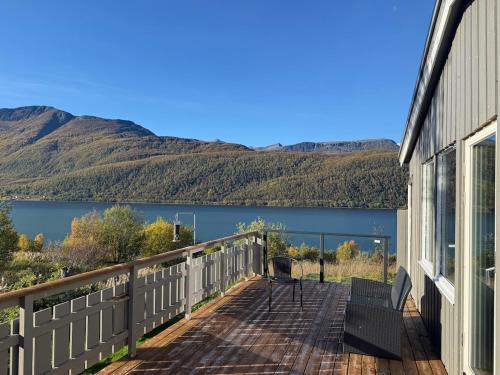 Myrvoll trails og view in Lakselvbukt