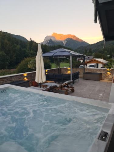Wellness Apartment mit Sauna, Outdoor Whirlpool & Kamin