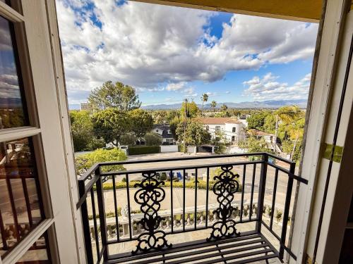 View, Vista Villa – Poolside Elegance with Views in Sherman Oaks