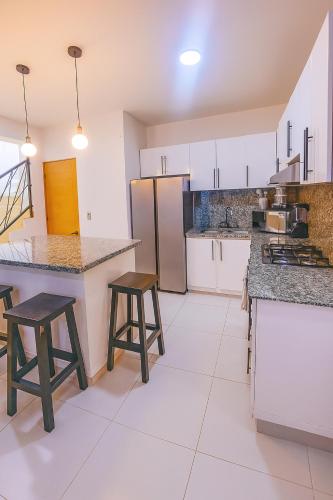 Modern Penthouse with Rooftop Oasis & Gated Parking - 3 in Playa Dorada