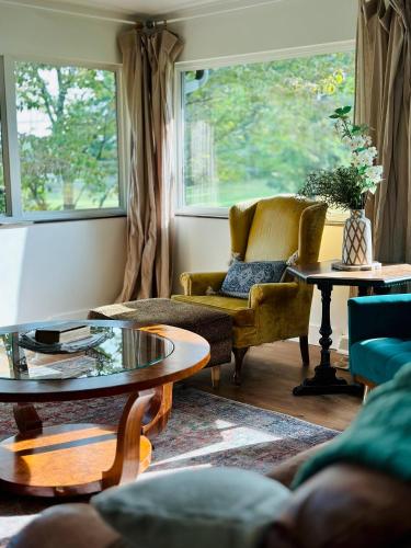 บริการและสิ่งอำนวยความสะดวก, The Grandview: Luxe Home w Mountain Views in ทราเวลเลอร์ เรส (SC)