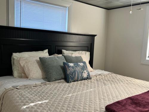 Litchfield Retreat, Wineries, Foliage & Skiing in 托靈頓